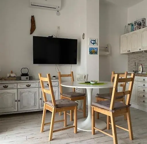 아파트 U Iznimnoj Blizini Mora Za Miran Odmor *