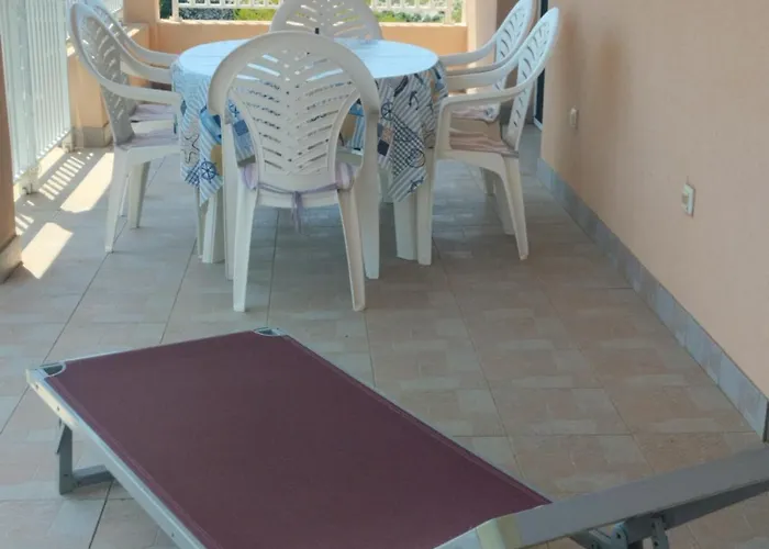 아파트 U Iznimnoj Blizini Mora Za Miran Odmor